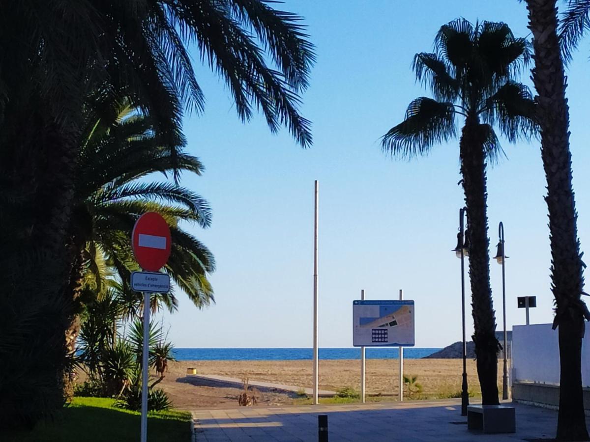 ENCANTADOR apartamento frente a la playa de Bara Roda de Berà  Exterior foto
