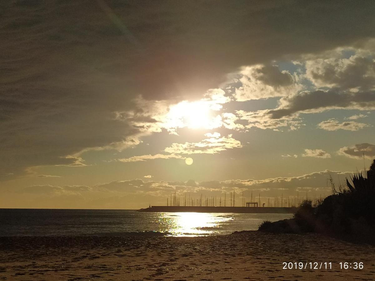 ENCANTADOR apartamento frente a la playa de Bara Roda de Berà  Exterior foto